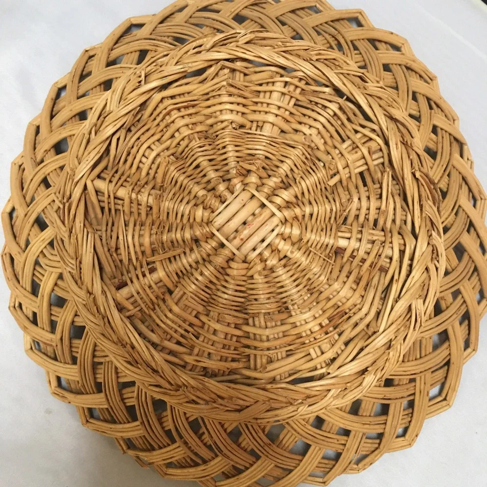 Woven Wicker Bread Basket Unisex 10 inch Tan Scalloped Round Bowl Cottagecore